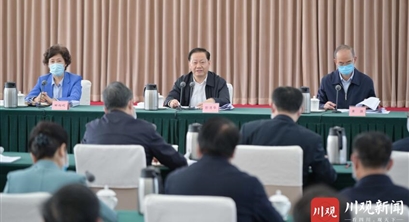 彭清华主持召开专题协商座谈会强调：凝心聚力构建四川高质量发展的现代化体系